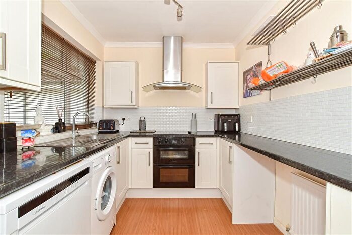 2 Bedroom Maisonette For Sale In Kingsley Grove, Reigate, Surrey, RH2