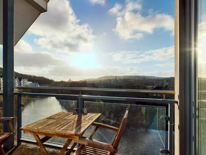 2 Bedroom Apartment To Rent In Copper Quarter Copper Quarter, Swansea, SA1