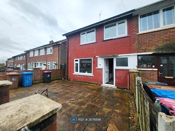 3 Bedroom Semi Detached House To Rent In Kenyon Way, Manchester, M38