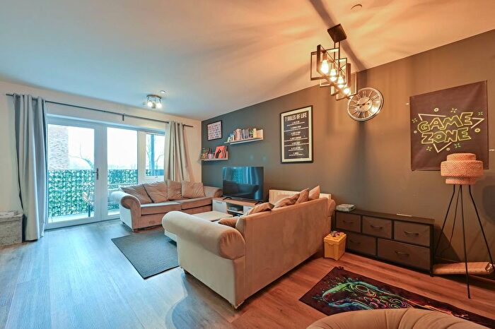 2 Bedroom Flat For Sale In Cooke House, Watford, WD18