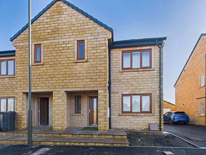 3 Bedroom Semi-Detached House For Sale In The Meadows, Dove Holes, SK17