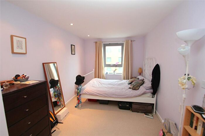 1 Bedroom Flat For Sale In Church Street East, Woking, Surrey, GU21
