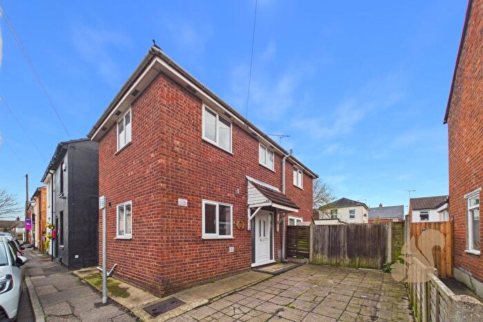 3 Bedroom Detached House To Rent In New Park Street, Colchester, CO1