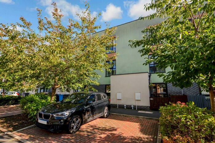 3 Bedroom House To Rent In Cooke Place, Salford, Manchester, M5