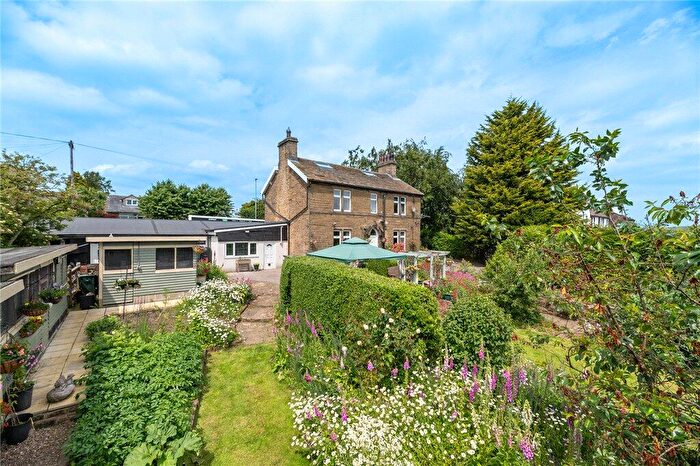 5 Bedroom Detached House For Sale In Otley Road, Bingley, West Yorkshire, BD16