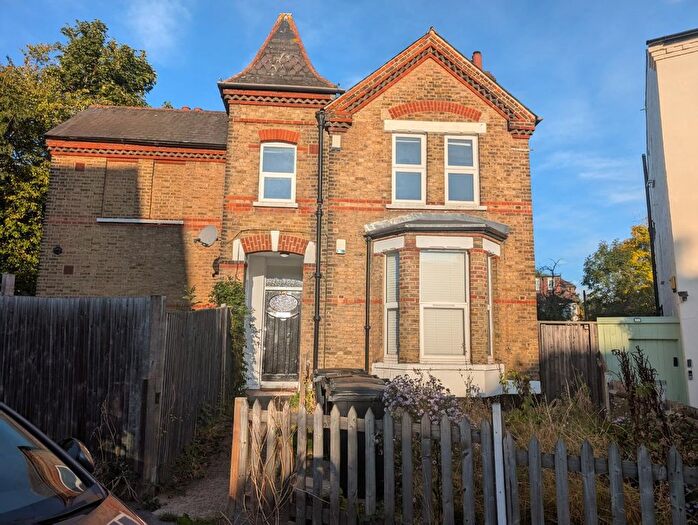 3 Bedroom Flat To Rent In Devonshire Road, London, SE23