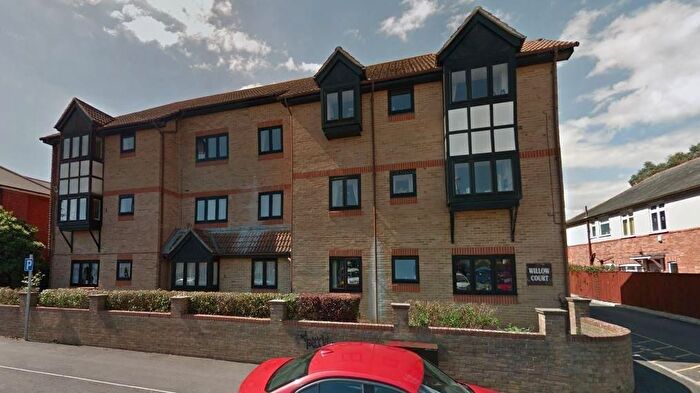 2 Bedroom Flat To Rent In Bournemouth, Dorset, BH7