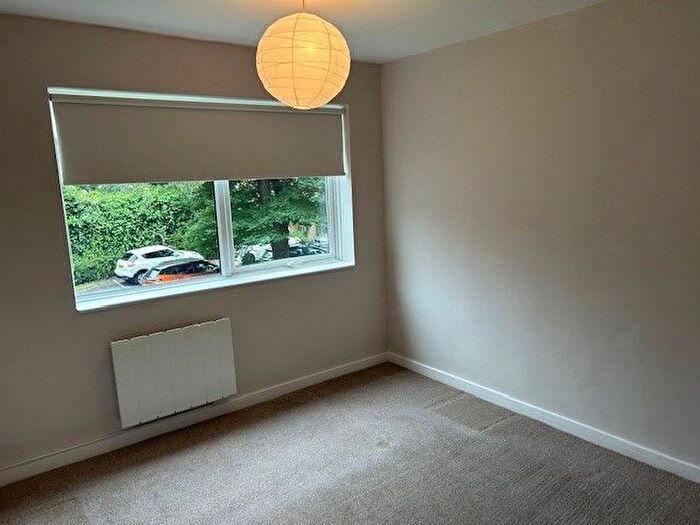 1 Bedroom Flat For Sale In Chase Road, Oakwood, N14