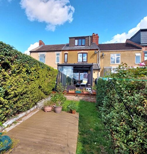 3 Bedroom Town House For Sale In Sunnyside, Earls Barton, Northamptonshire, NN6