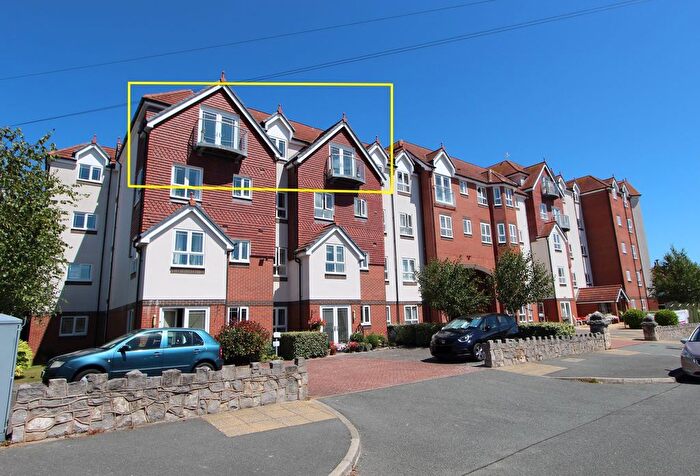 3 Bedroom Flat For Sale In Abbey Road, Rhos On Sea, LL28