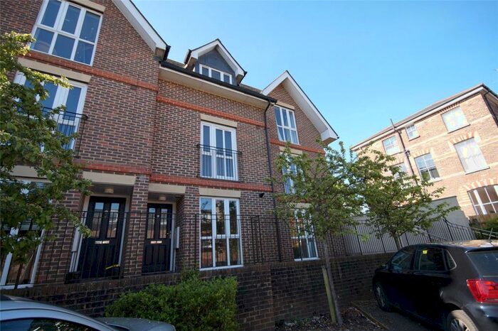 4 Bedroom House To Rent In Linden Gardens, Wollaston Road, Dorchester, DT1
