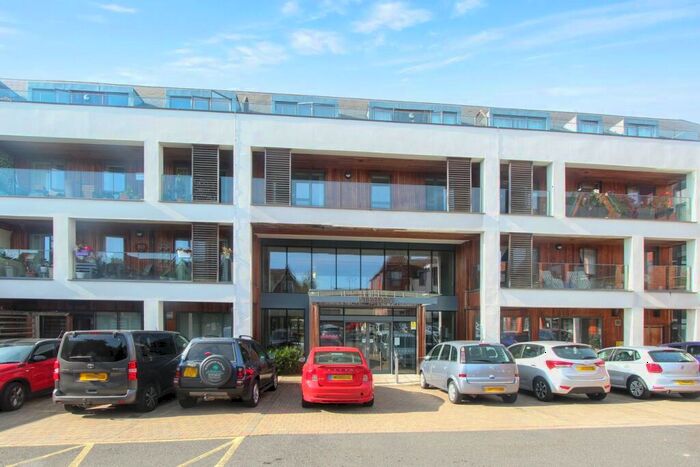 2 Bedroom Flat For Sale In Conduit Road, Bedford, MK40