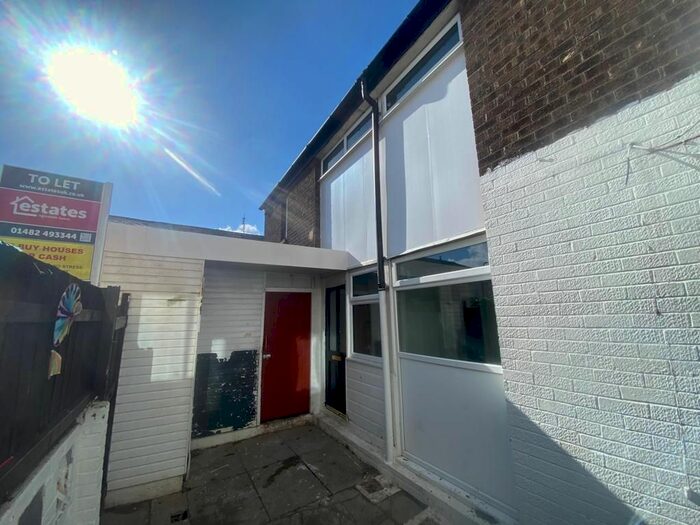 2 Bedroom End Of Terrace House To Rent In Stroud Crescent West, Hull, HU7