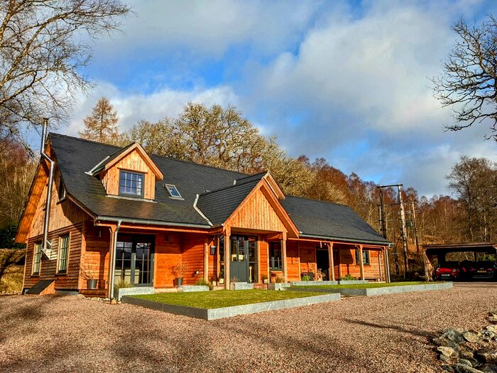 8 Bedroom Detached House For Sale In Inchlaggan, Glengarry, PH35