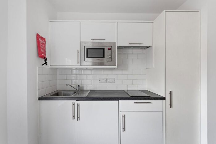 Studio To Rent In Talgarth Road, London, W14