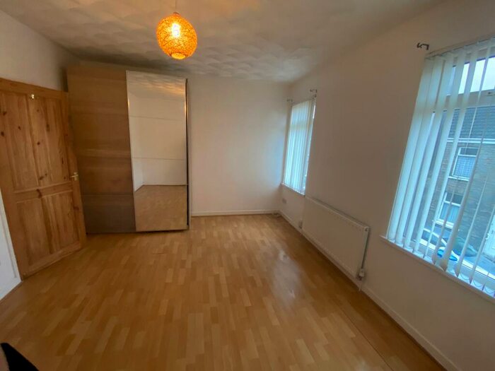 2 Bedroom House To Rent In Osborne Street, Neath, SA11