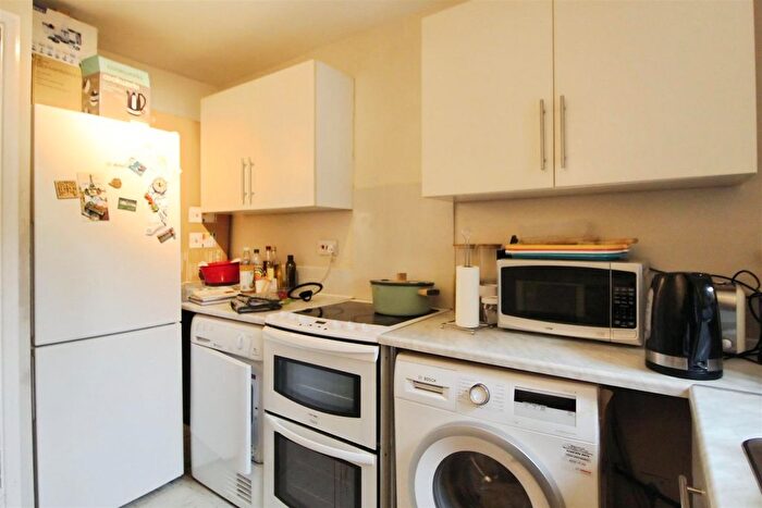 1 Bedroom Flat To Rent In Walpole Road, Burnham, SL1
