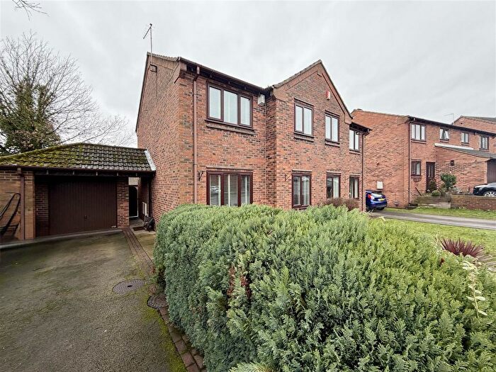 3 Bedroom Semi Detached House For Sale In Park Lane, Kippax, Leeds, LS25