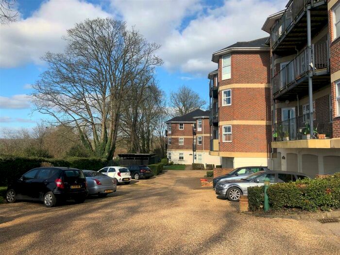 2 Bedroom Apartment To Rent In Chesham Road, Berkhamsted, HP4