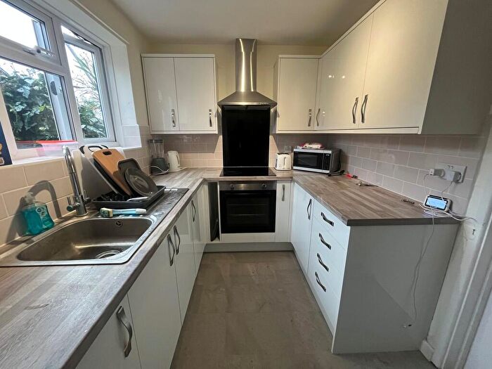 4 Bedroom Semi Detached House To Rent In Broomfield, Guildford, GU2