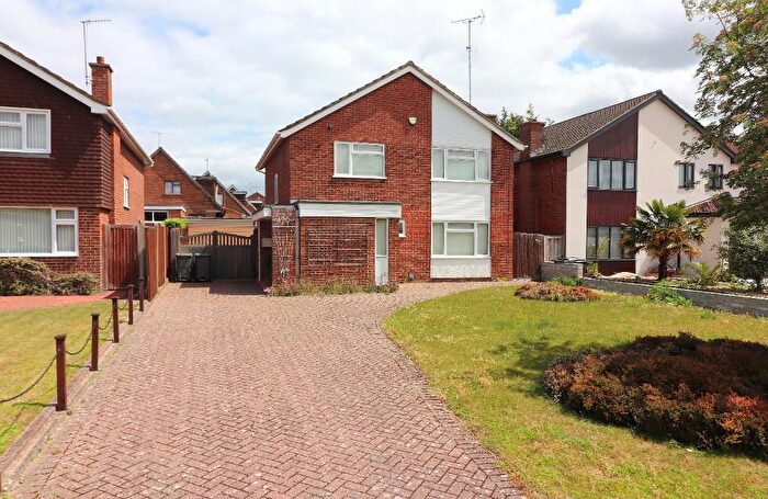 4 Bedroom Detached House For Sale In Old Bedford Road, Luton, Bedfordshire, LU2