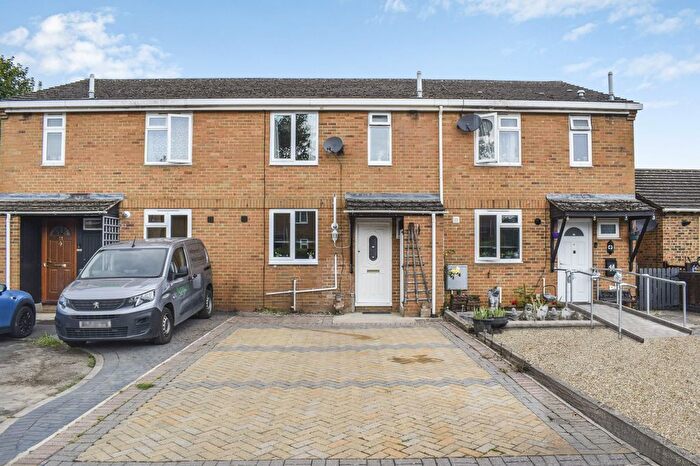 3 Bedroom Terraced House To Rent In Newport Close, Kidlington, OX5