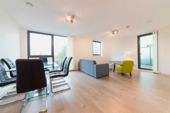 3 Bedroom Flat To Rent In Bloom House, Rotherhithe New Road, London, SE16