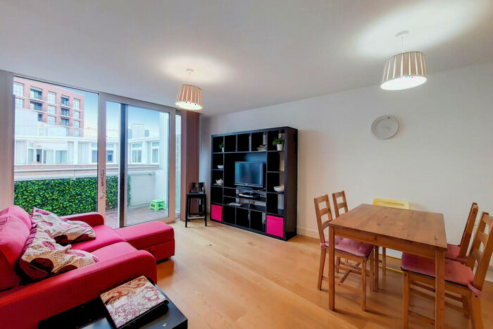 2 Bedroom Apartment To Rent In Montreal House, Canda Water, SE16