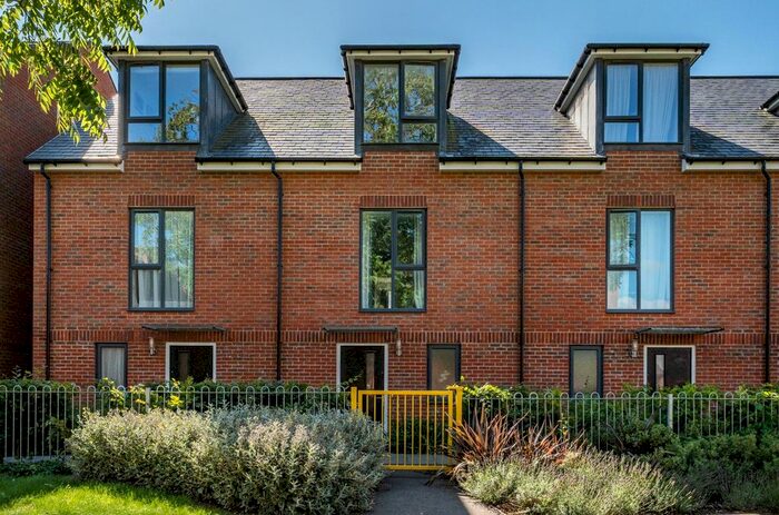 3 Bedroom Terraced House For Sale In Pinewood Way, Chichester, PO19
