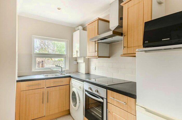 1 Bedroom Flat To Rent In Brookwood Road, Southfields, London, SW18