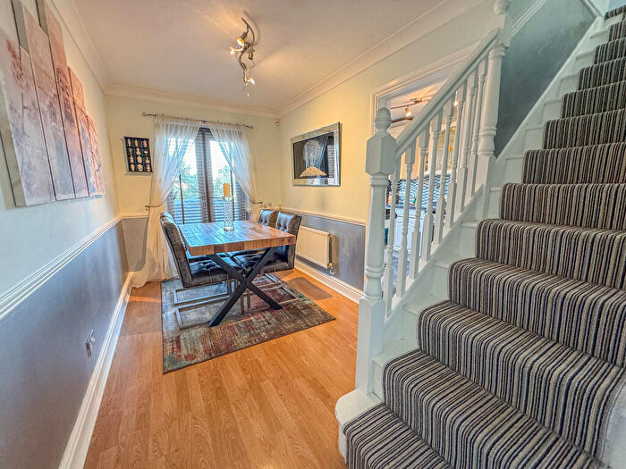 3 Bedroom Detached House For Sale In Falcon Close, Rayleigh, SS6