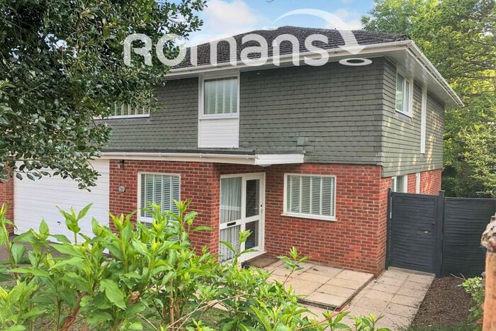 4 Bedroom Detached House To Rent In Heatherley Road, GU15