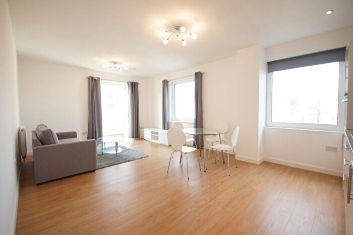 2 Bedroom Flat To Rent In Buckingham Gardens, Slough, SL1