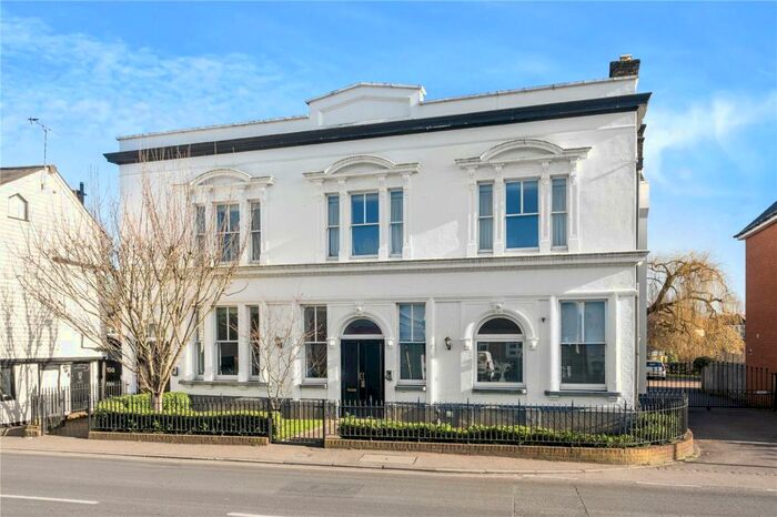 2 Bedroom Apartment To Rent In Bridge Road, East Molesey, Surrey, KT8