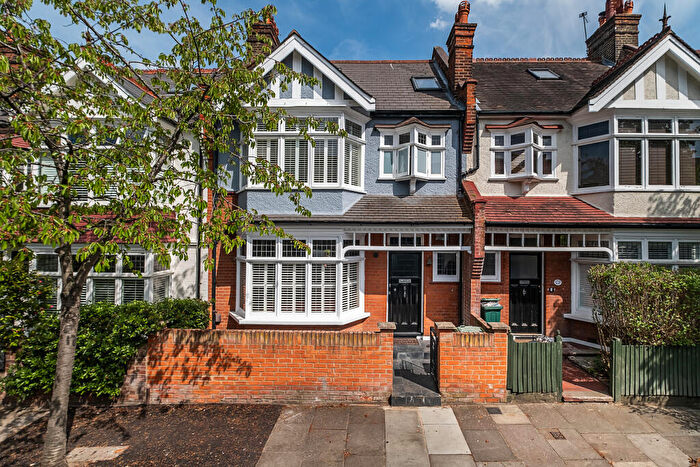 6 Bedroom House For Sale In Muncaster Road, London, SW11
