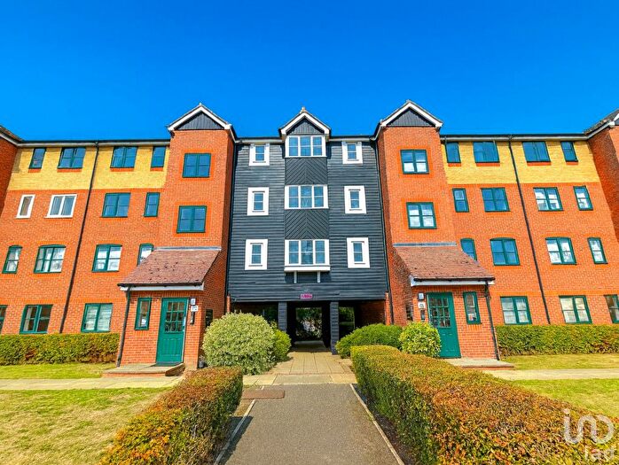 1 Bedroom Flat For Sale In Bren Court, Colgate Place, London, EN3