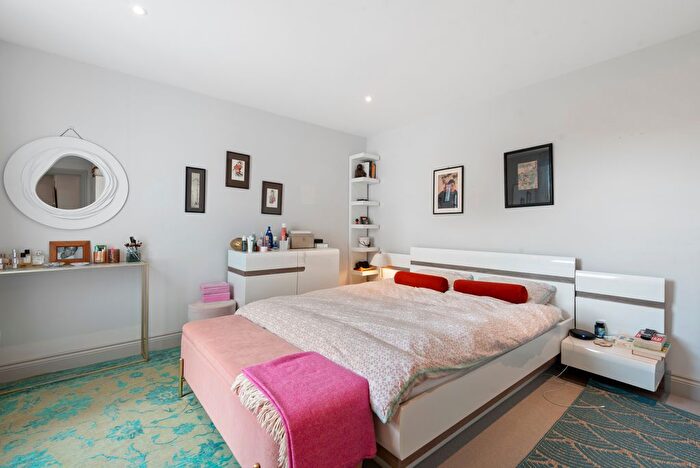 2 Bedroom Flat For Sale In Drakefield Road, SW17