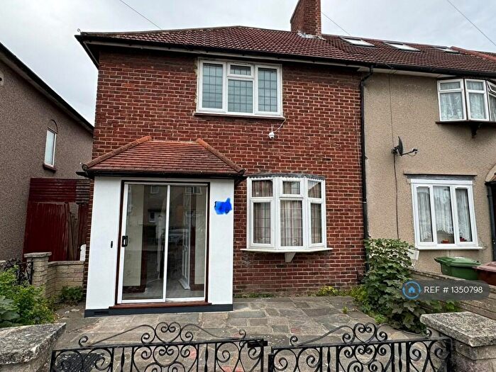 3 Bedroom End Of Terrace House To Rent In Stevens Road, Dagenham, RM8