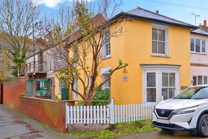3 Bedroom Character Property For Sale In High Street, Rowhedge, Colchester, CO5
