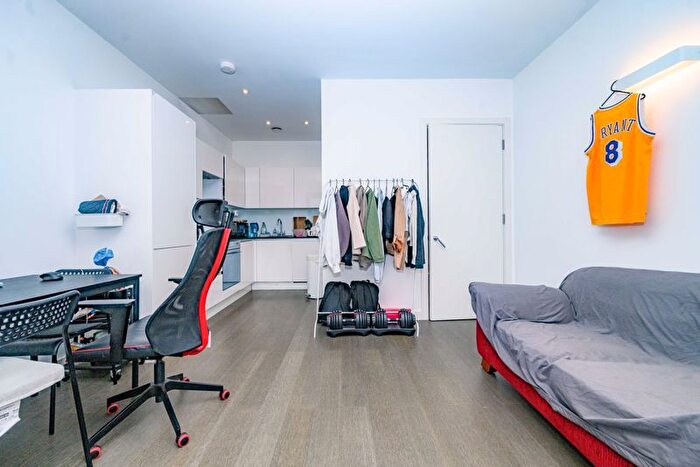 1 Bedroom Flat For Sale In Everard Close, St. Albans, AL1