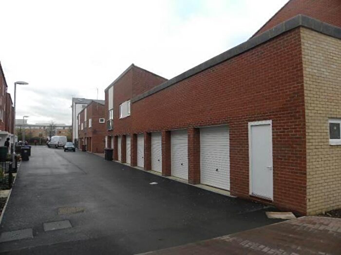 3 Bedroom Coach House To Rent In Aviation Avenue, Hatfield, Hertfordshire, AL10