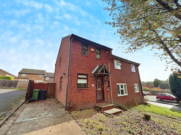 2 Bedroom End Of Terrace House To Rent In Diligence Close, Bursledon, SO31