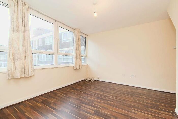 2 Bedroom Flat To Rent In Scriven Court, Livermere Road, Hackney, E8