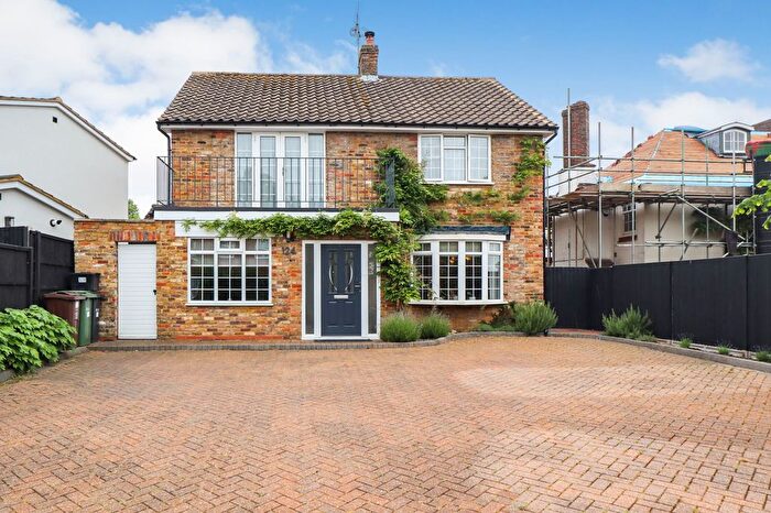 4 Bedroom Property To Rent In Station Road, Harpenden, AL5