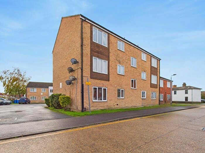 2 Bedroom Flat To Rent In Gidea Close, South Ockendon, RM15