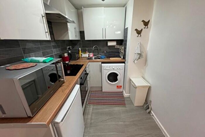 2 Bedroom Flat To Rent In Penford Court Cardiff, CF24
