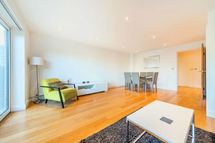 3 Bedroom Detached House To Rent In Fairthorn Road, Victoria Way, Charlton, London, SE7