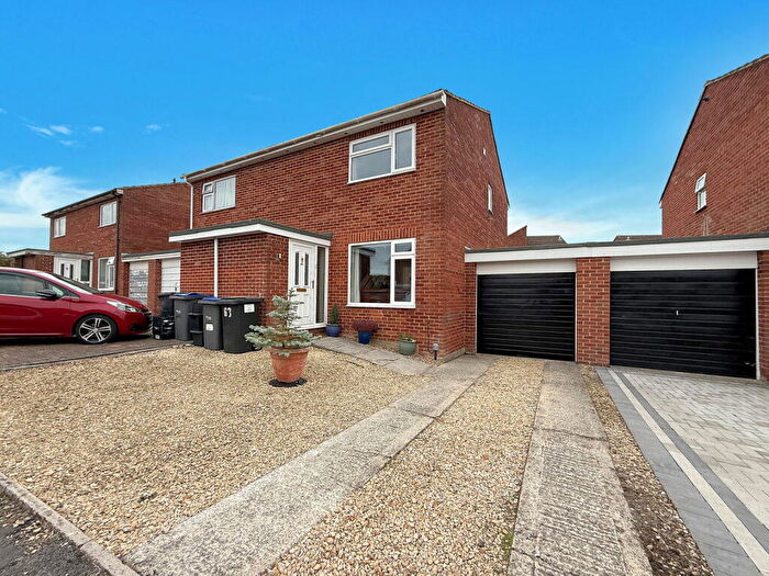 3 Bedroom Semi-Detached House For Sale In Foresters Park Road, Melksham, SN12