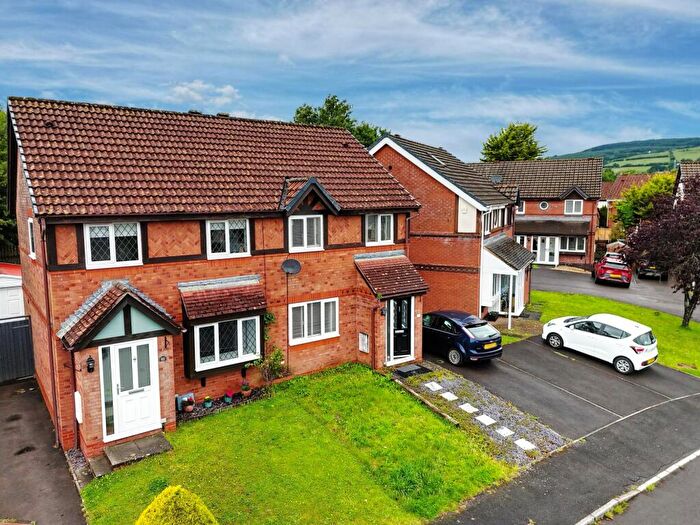3 Bedroom Semi-Detached House For Sale In Llwyn Onn, Tyla Garw, Pontyclun, CF72