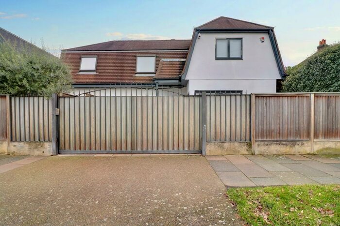 1 Bedroom Flat To Rent In Shaftesbury Avenue, Kenton, Harrow, HA3